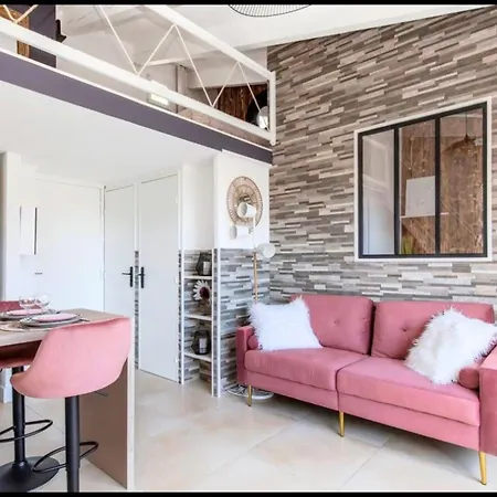 Апартаменти Lilas Climatise Avec Balcon ,Parking & Piscine *