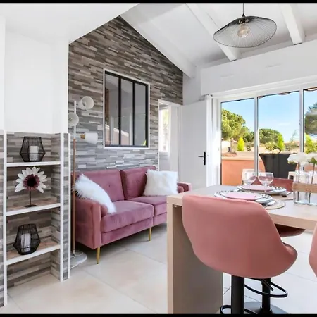 Lilas Climatise Avec Balcon ,Parking & Piscine