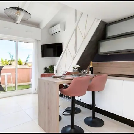 Апартаменти Lilas Climatise Avec Balcon ,Parking & Piscine