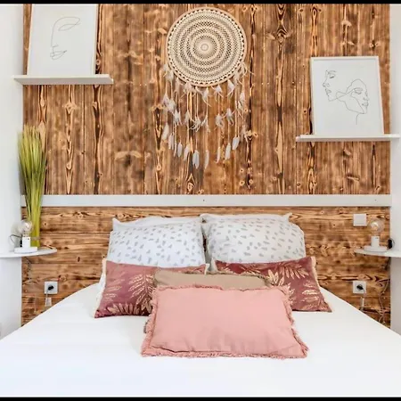 Lilas Climatise Avec Balcon ,parking & Piscine