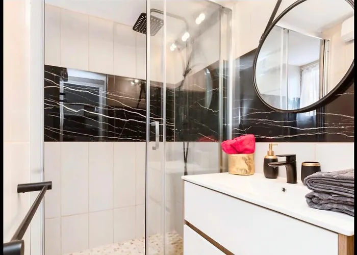 Lilas Climatise Avec Balcon ,parking & Piscine *