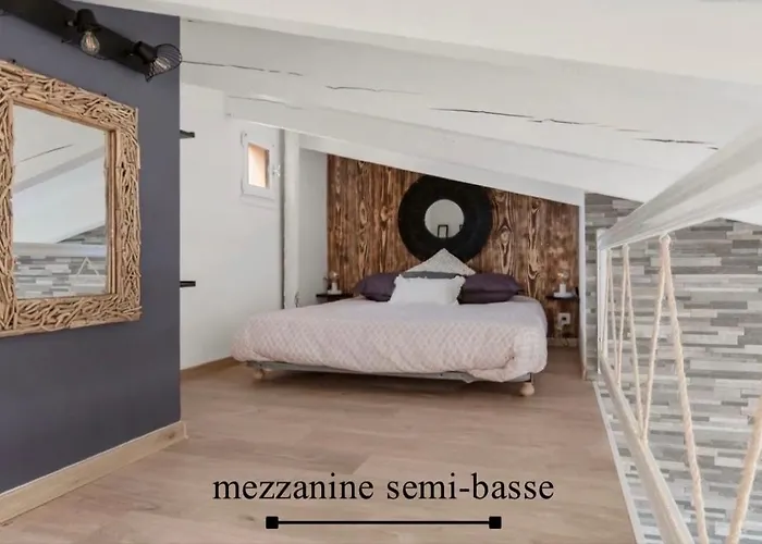 Lilas Climatise Avec Balcon ,parking & Piscine